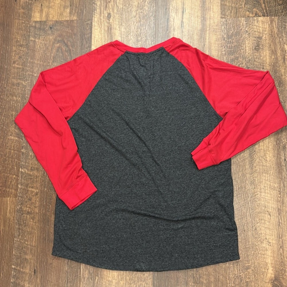 Colosseum Red and Gray Wisconsin T-Shirt Unisex XL - Picture 3 of 3